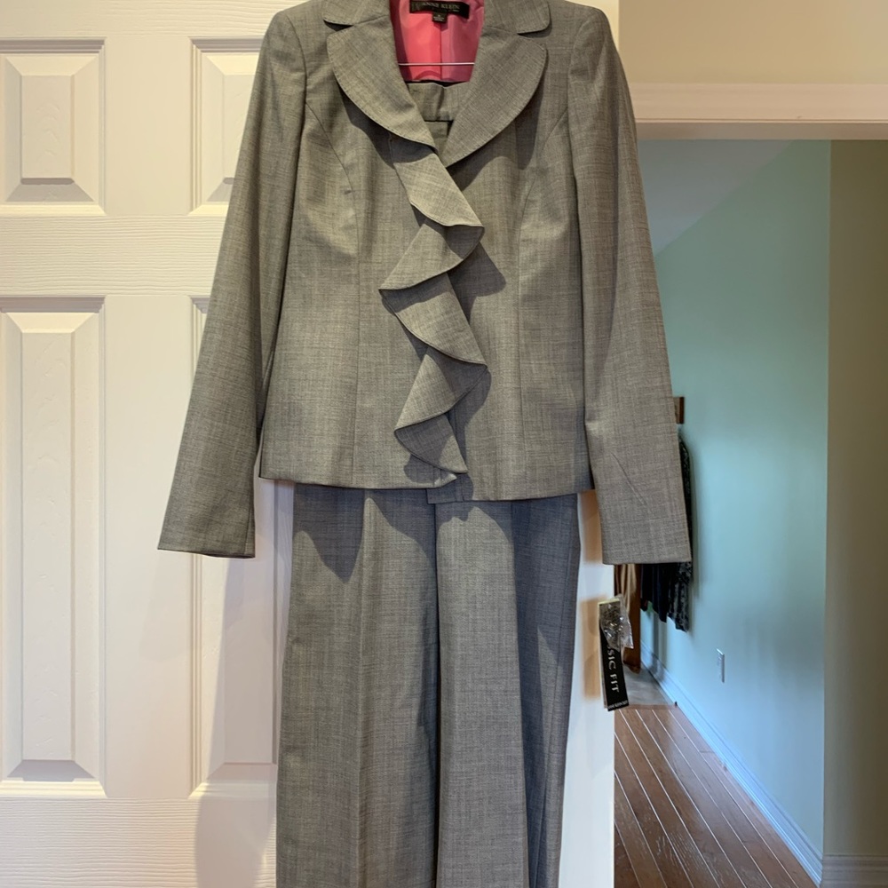 NWT Anne Klein Ruffle Wool Blend Feminine 2-PC Pant Suit 4